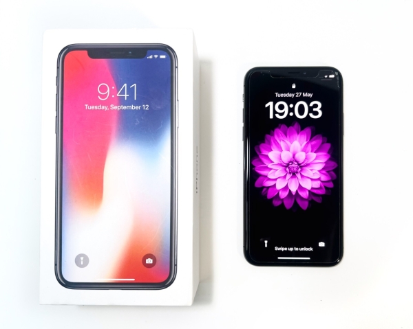 Apple iPhone X – 64GB – Space Grau (Ohne Simlock) A1901