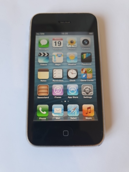 Apple iPhone 3GS – 32GB – Schwarz (O2) A1303 (GSM)