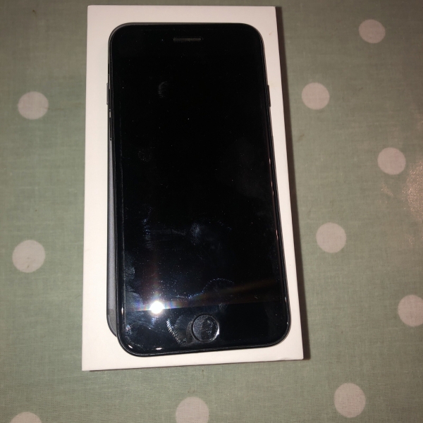 Apple iPhone 7 A1778 Schwarz 32GB
