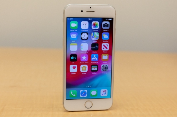 Apple iPhone 6 – 64GB – Silber (Entsperrt) A1586 (CDMA + GSM) *Beschreibung lesen
