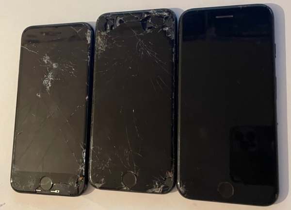 Apple iPhone 7 2016 – Restposten alter iOS Smartphones für Ersatzteile x3