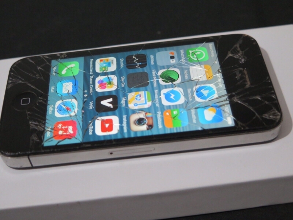 Apple iPhone 4 – Schwarz 16GB – (Entsperrt) A1332 (GSM)