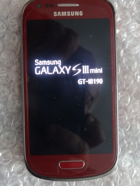 Samsung  Galaxy S III mini GT-I8190 – 8GB – Dunkel Rot (Ohne Simlock) Smartphone