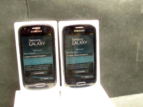 2x Samsung Galaxy S3 mini blau entsperrt 8GB 1GB RAM Android Smartphones