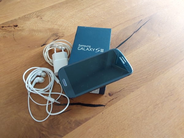 Samsung  Galaxy S III GT-I9305 – 16GB – Pebble Blue (Ohne Simlock) Smartphone