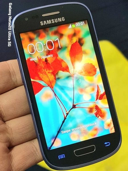 Samsung Galaxy S3 mini GT-I8200N (Entsperrt) 8GB Smartphone Tadelloser Zustand