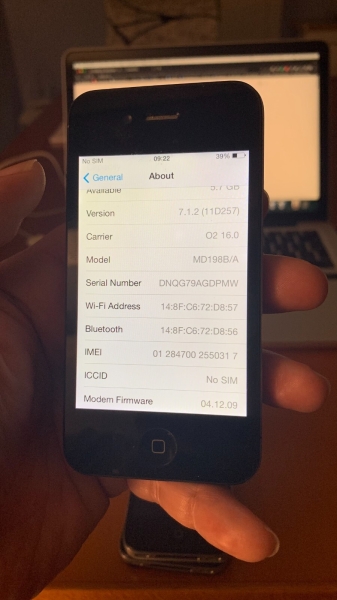 Apple iPhone 4 – 8GB – Schwarz – Defekt – Schwaches WiFi Signal + Power Button Defekt.