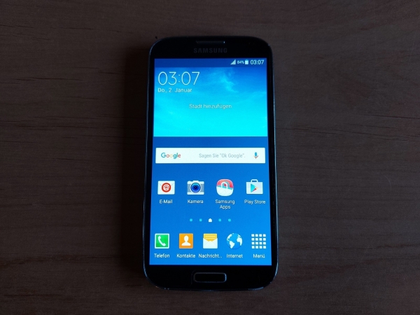 Samsung Galaxy S4 GT-I9505 Smartphone mit vielen Extras