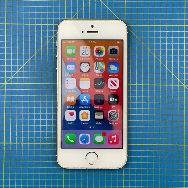 Apple iPhone SE – 16 GB – Gold (EE) A1723 (CDMA + GSM)