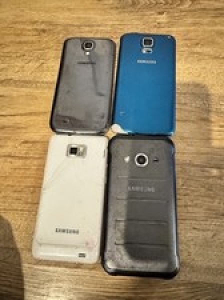 4 x Samsung Galaxy Smartphone Defekt Schaden