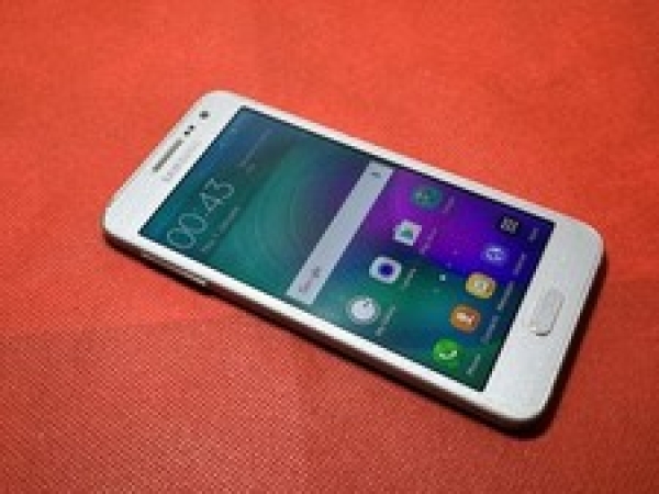 Samsung Galaxy A3 SM-A300FU – 16GB – silbernes (entsperrt) Smartphone Angebot lesen