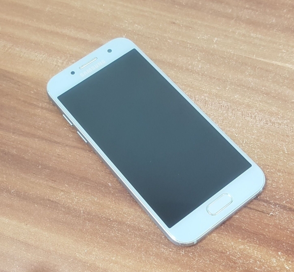 Samsung Galaxy A3 (2017) Smartphone 4,7 Zoll SM-A320FL Hell-Blau AMOLED