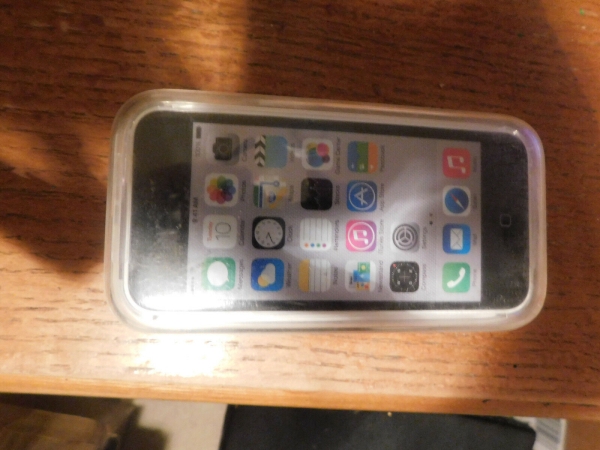 Apple iPhone 5c – 8 GB – weiß (EE) A1507 (GSM)