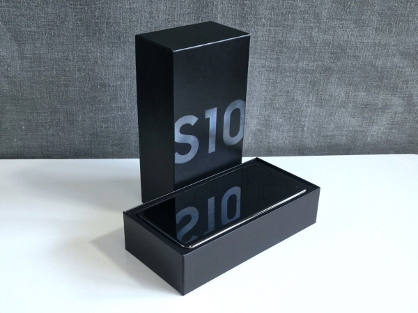 Samsung Galaxy S10 Smartphone + Zubehörpaket