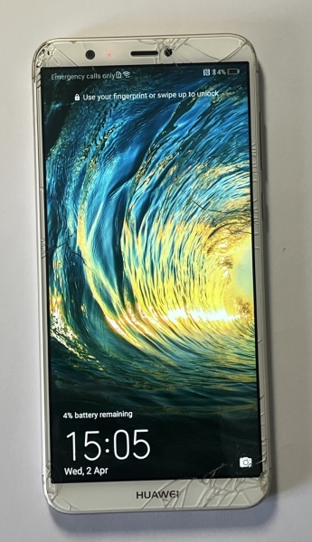 Huawei P Smart Gold entsperrt 32GB Android Smartphone „funktioniert gesprungen“
