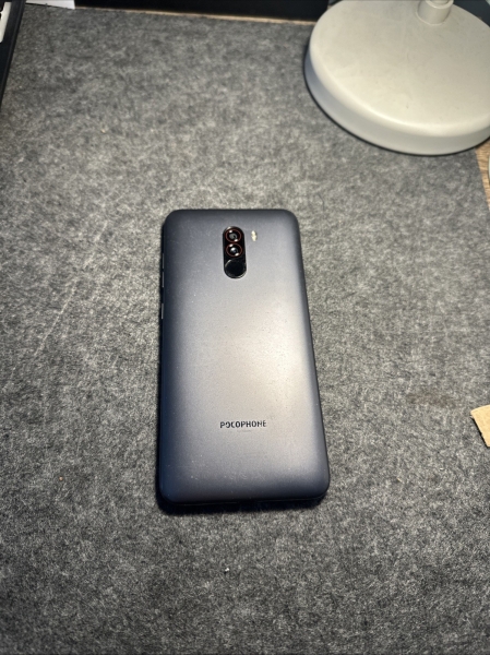 Xiaomi Pocophone F1 Smartphone 64GB, Graphite Black, entsperrt, Dual SIM