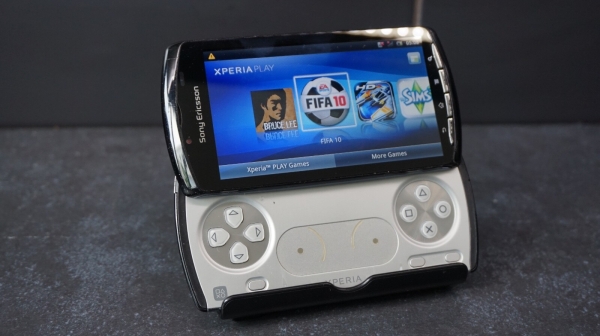 Sony Ericsson Xperia PLAY Smartphone R800i – Schwarz