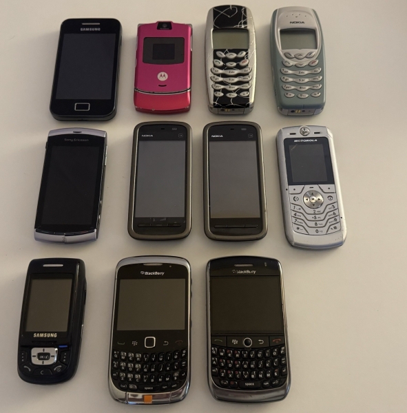 Restposten Vintage Handys Samsung – Nokia – Motorola – BlackBerry – Sony Ericss