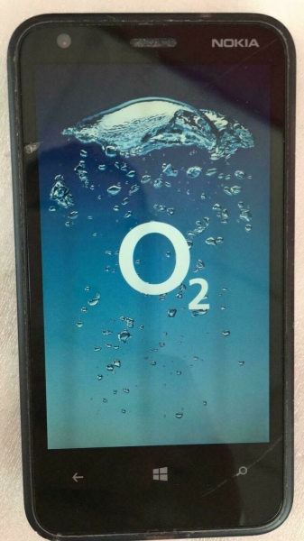 Defektes Nokia Lumia 620 schwarz Windows Smartphone gesprungenes Display