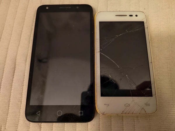 2 x Alcatel Smartphones Restposten Handy Konvolut