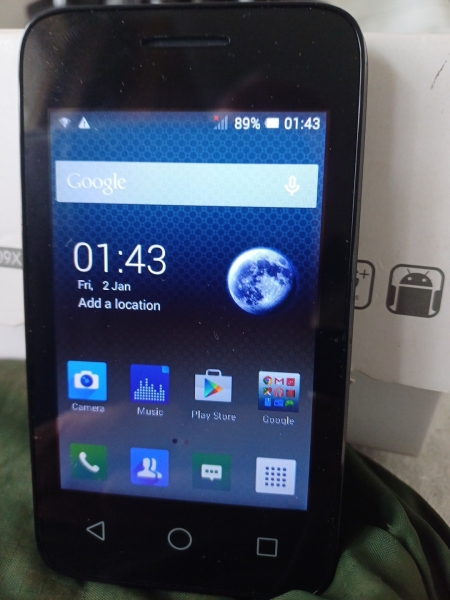 Alcatel Onetouch Pixi 3 Pixi 3,5″ (4,4 Android) – entsperrt schwarz Smartphone