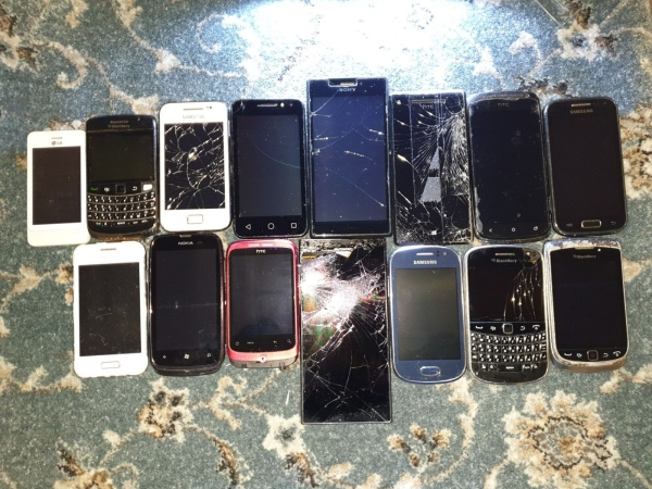 DEFEKT 15X verschiedene Smartphones – KEIN STROM, RESTPOSTEN, BESCHREIBUNG LESEN AA3547