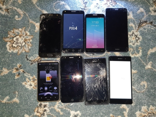 DEFEKT 8X verschiedene Smartphones – BESCHÄDIGTE LCDs, RESTPOSTEN, BESCHREIBUNG LESEN AA3545