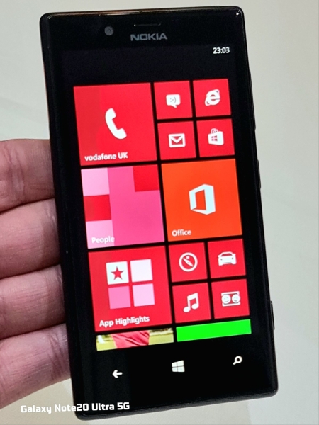 Nokia Lumia 720 (entsperrt) 4G Smartphone Top Zustand mit Ladegerät