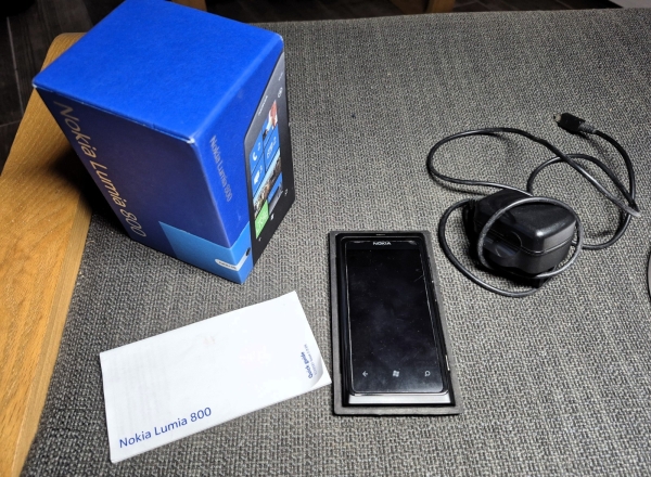 Traumhaftes Nokia Lumia 800 Smartphone OVP & UNBENUTZT funktionstüchtig (ohne Sim)