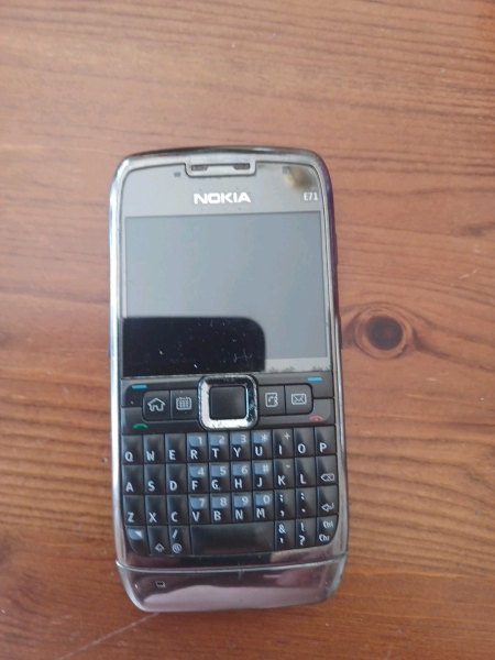 Nokia E71 Handy entsperrt