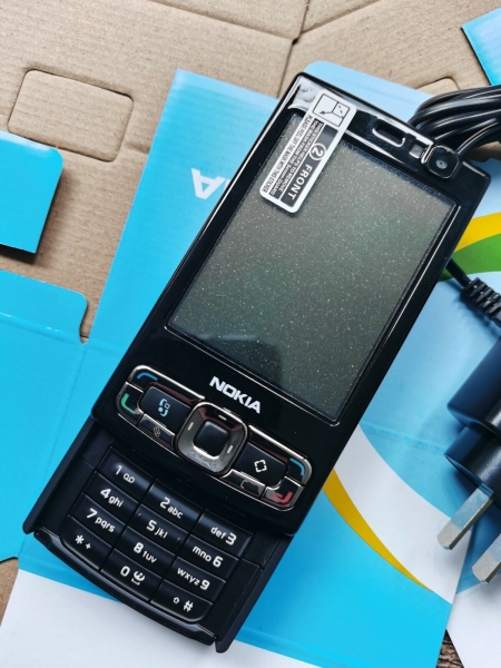 Nokia N95 8GB Symbian smartphone 8 GB storage, 128 MB RAM