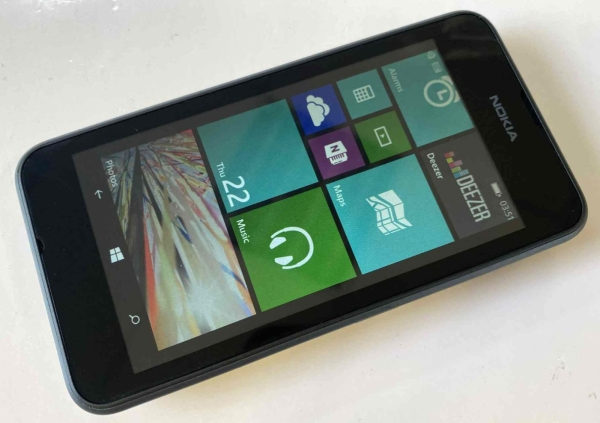 Nokia Lumia 530 (RM-1017) Smartphone – entsperrt – Windows limettengrün