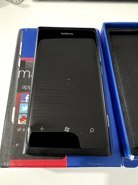 Nokia  Lumia 800 – Schwarz (Ohne Simlock) Smartphone Windows Phone mit OVP