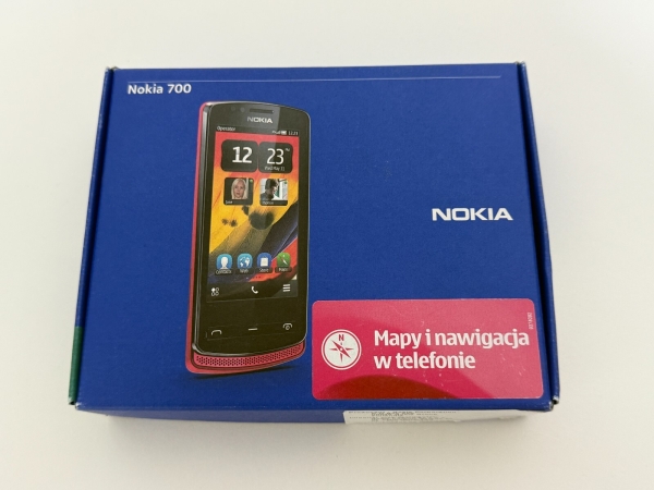 BRANDNEUES NOKIA 700 ENTSPERRTES TELEFON – 5MP CAM – 3G – NFC – BLUETOOTH – WIFI