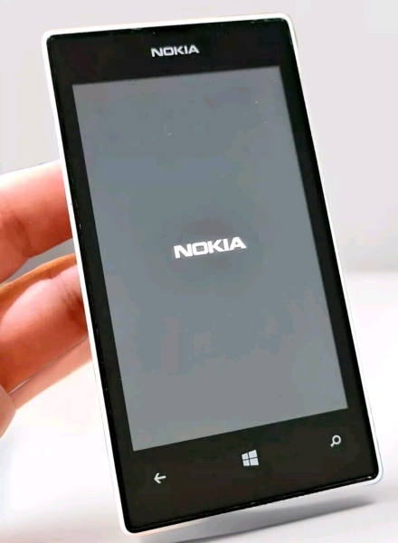 Nokia Lumia 520 – 8GB (Entsperrt) 3G Smartphone Top Zustand mit Ladegerät