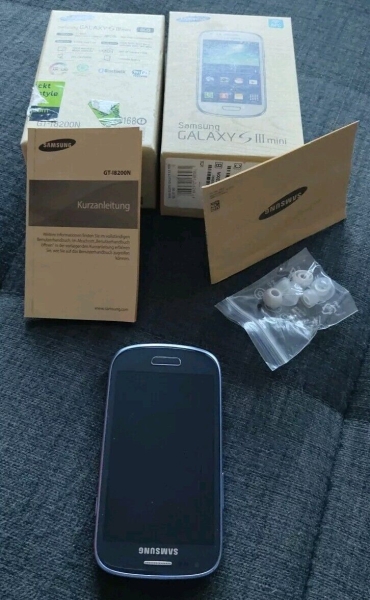 Samsung Galaxy S III mini GT-I8200N – 8GB – Blau (Ohne Simlock) Smartphone