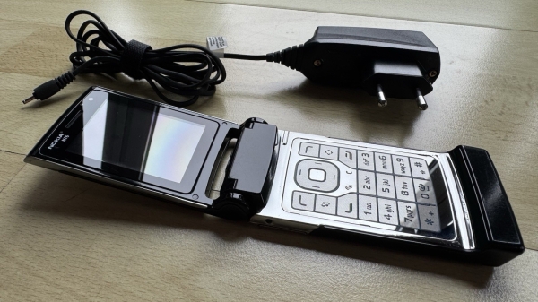 Nokia  N76 Piano Black (Ohne Simlock) Smartphone Black RM-135  Volle Funktion
