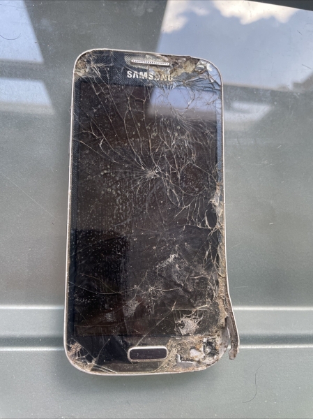 Samsung Galaxy S4 mini I9195 – DEFEKT – FÜR ERSATZTEILE – ANGEBOT