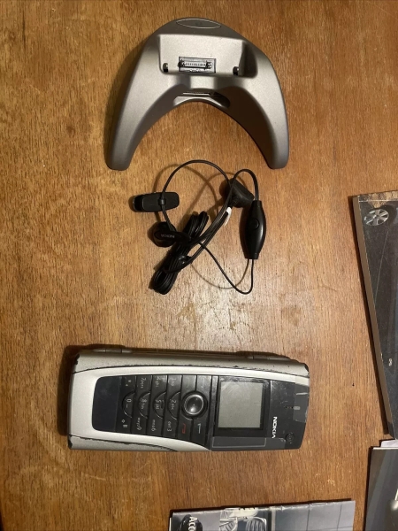 NOKIA 9500 ENTSPERRT IN GUTEM GEBRAUCHTEN ZUSTAND, BEIDE „SCHARNIERE“ SIND INTAKT