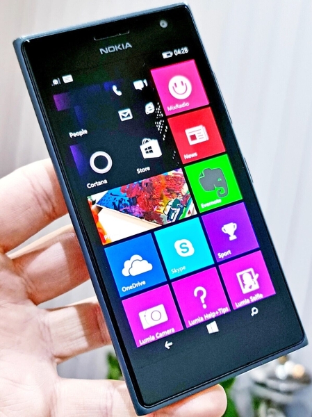 Nokia Lumia 735 entsperrt (8GB) Smartphone Top Zustand gute Akkulaufzeit
