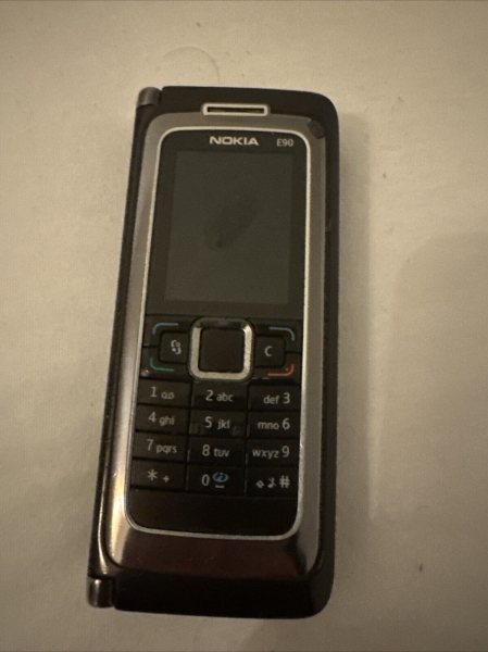 Nokia  E90 Communicator – Rot (Ohne Simlock) Smartphone