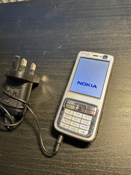 Nokia N73 Smartphone (entsperrt) – Weiß/Silber