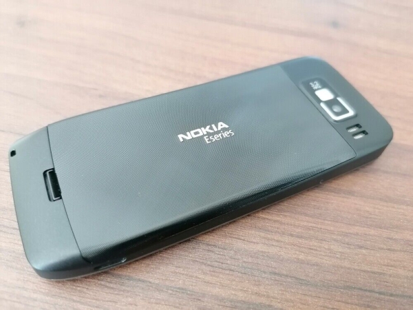 Nokia E52 in Schwarz / Hervorragend – Refurbished  / black / Smartphone