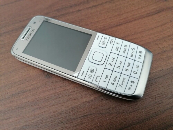 Nokia E52 Weiss  / White Aluminum – Smartphone – 3 Jahre Gewährleistung