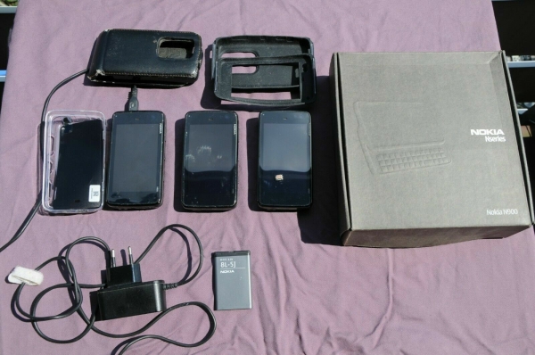NOKIA N 900 SMARTPHONE MIT TASTATUR 3 STÜCK 300 €