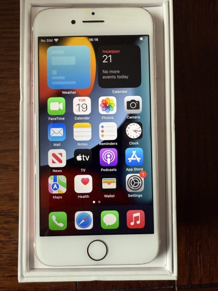 Apple iPhone 7 32GB entsperrt Smartphone einwandfrei mit Box + unbenutzter Stecker
