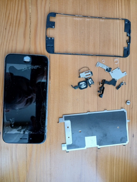 Apple iPhone 6S (MKQP2B/A) a 1688 (entsperrt) GSM Smartphone – Silber Teile