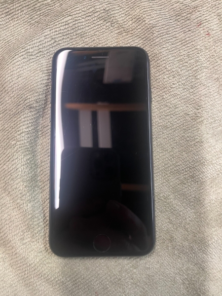 Apple iPhone 7 – 32GB – Schwarz (Entsperrt) A1778 (GSM)