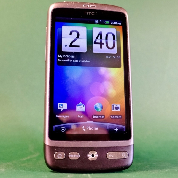 HTC Desire A8181 Smartphone entsperrt, plus zwei zusätzliche Ersatzteile
