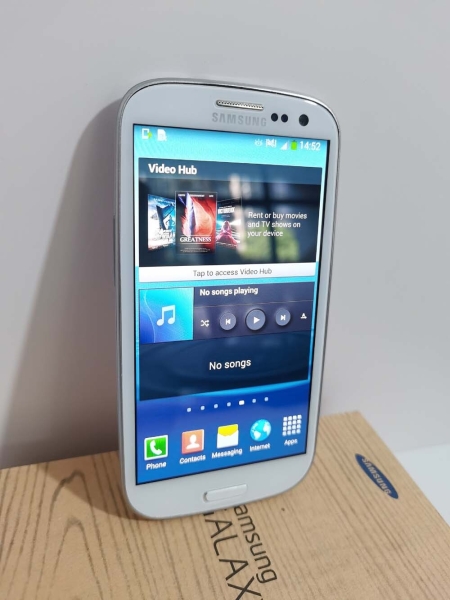 Unlocked Samsung Galaxy S3 (GT-i9300 ) Android 16GB 1GB RAM, 3G 4.8″ Smartphone